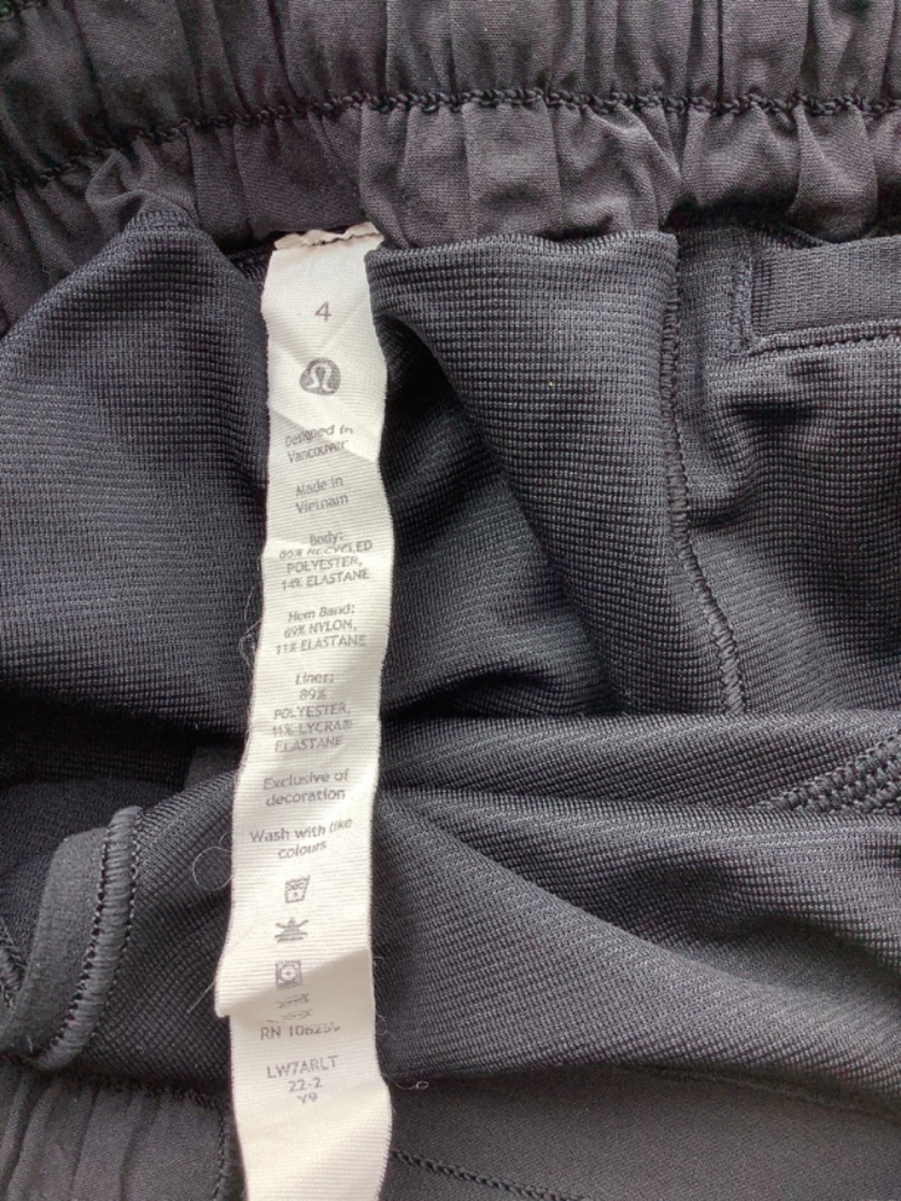 Lululemon Low Rise University of Texas Hotty Hot Shorts, 4 - Picture 3 of 6